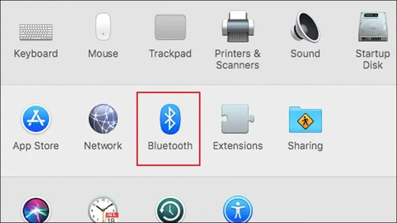 Hình ảnh minh họa việc truy cập mục Bluetooth trong System Preferences trên MacBook