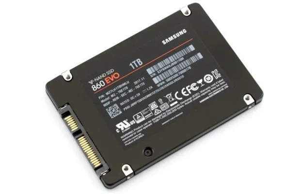 Ổ cứng thể rắn SSD giúp nâng cao tốc độ truy xuất dữ liệu sau khi kiểm tra cấu hình máy tính.