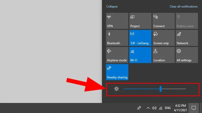 Giao diện Action Center Windows 10/11 hiển thị thanh điều chỉnh độ sáng (Brightness slider)