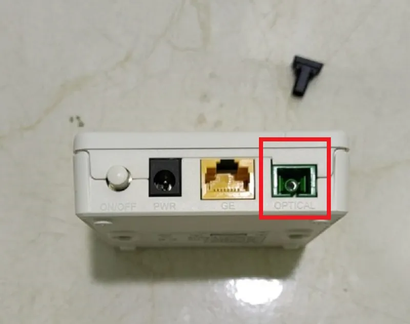 Vị trí cổng quang trên ONT của FPT Telecom