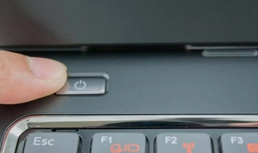 Kiểm tra trực quan nút nguồn và trạng thái đèn LED khi gặp lỗi khởi động PC