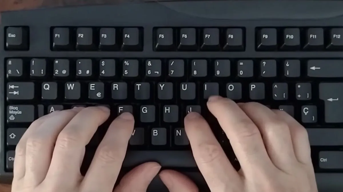 Các bước và giai đoạn luyện tập gõ 10 ngón cơ bản và nâng cao theo lộ trình chuẩn