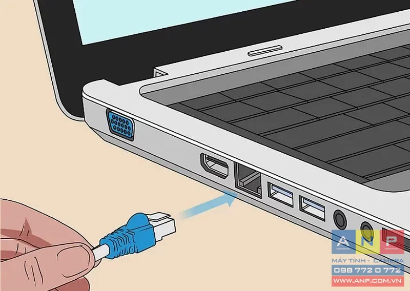 Kết nối đầu cáp mạng Ethernet RJ45 còn lại vào cổng LAN trên máy tính xách tay