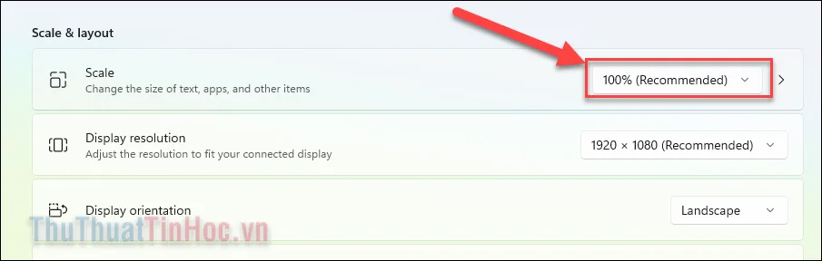 Điều chỉnh độ phân giải màn hình (Display resolution) về mức Recommended để làm rõ hình nền trên máy tính.
