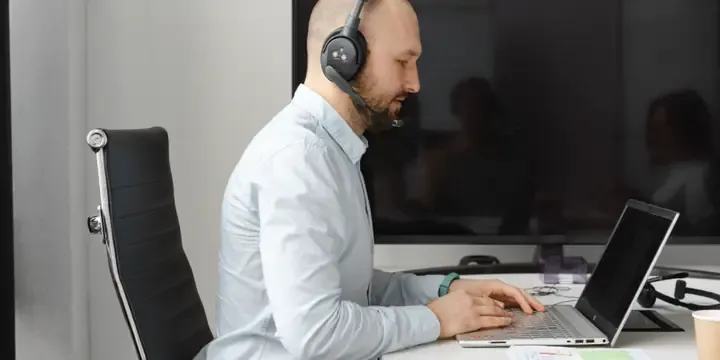 Trình quản lý thiết bị (Device Manager) Windows 7 giúp cập nhật driver âm thanh để bật micro