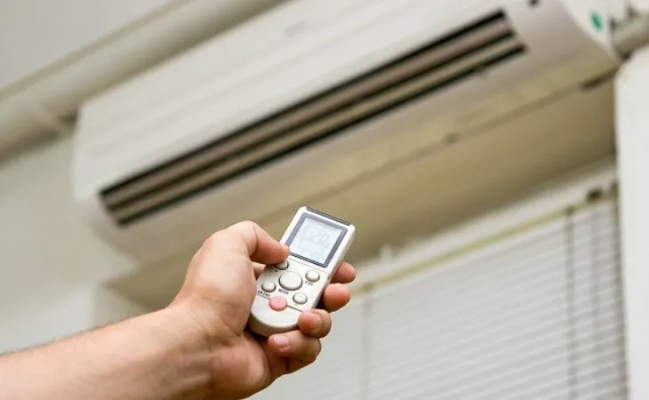 Tránh thói quen bật tắt máy lạnh liên tục để ngăn chặn việc tăng đột biến điện năng tiêu thụ khi khởi động lại