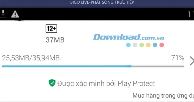 Màn hình hiển thị quá trình tải và cài đặt Bigo Live đang diễn ra trên giả lập BlueStacks