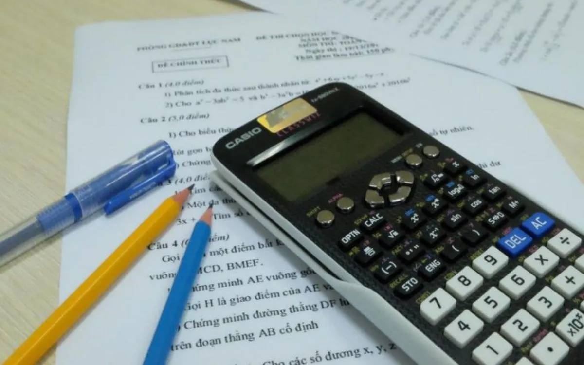 Giao diện máy tính Casio FX 580VNX với các phím chức năng Random, ứng dụng trong học tập và giải trí