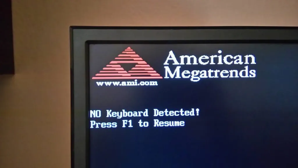 Man hinh thong bao loi Press F1 to Resume khi khoi dong may tinh, mot trong nhung ly do can biet allintitle:cách ấn máy tính de bo yeu cau khoi dong