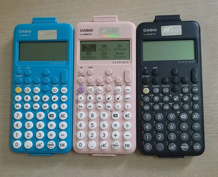 Thao tác sử dụng phím mũi tên để tăng giảm độ tương phản màn hình Casio FX 880BTG