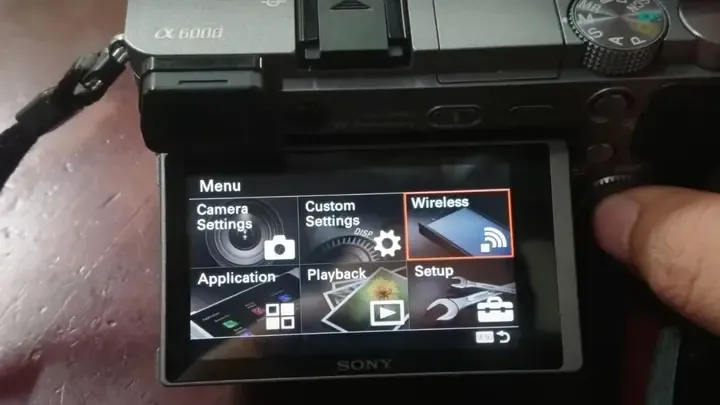 So sánh các phương pháp thực hiện cách chuyển ảnh từ máy ảnh Sony sang máy tính: USB, Wi-Fi và Đầu đọc thẻ