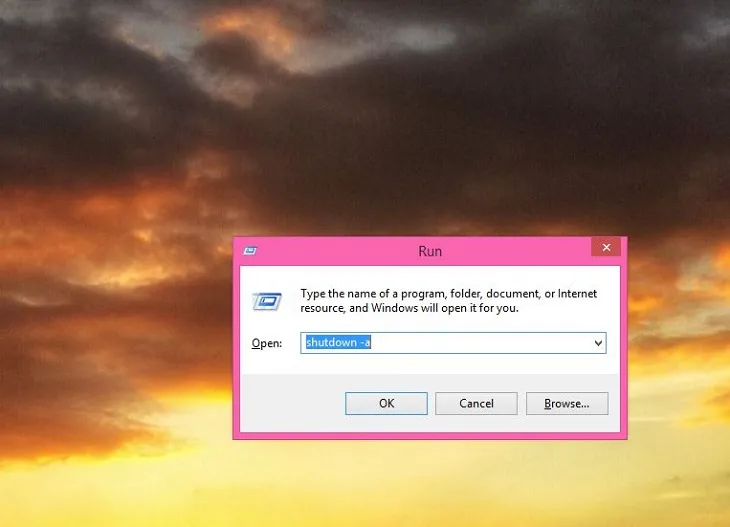 Hộp thoại Run được mở ra và gõ lệnh hủy tắt máy shutdown -a