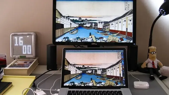 Hình ảnh cáp Ethernet Cat6 kết nối hai cổng mạng máy tính, minh họa việc thiết lập mạng nội bộ trực tiếp