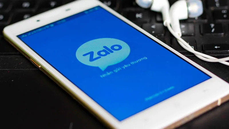 Minh họa người dùng đăng xuất Zalo khỏi máy tính để đảm bảo an toàn thông tin