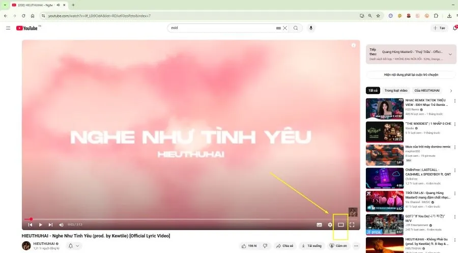Theater Mode (Chế độ rạp hát) phóng to video trong khung trình duyệt, cho phép xem thoải mái mà vẫn giữ lại phần bình luận bên dưới