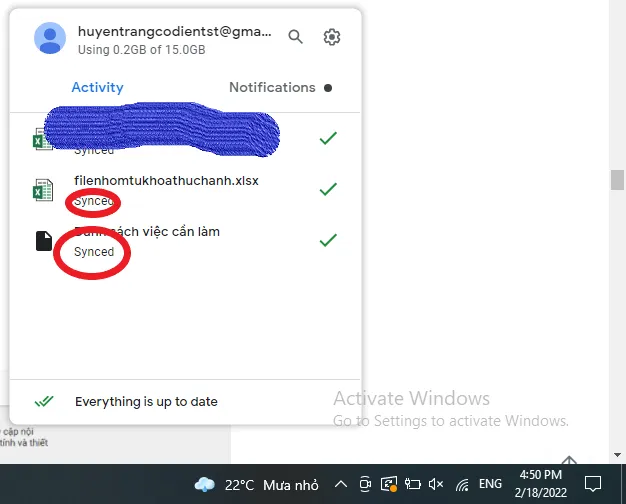 Kiểm tra trạng thái Synced (Đã đồng bộ) của các tập tin trong thư mục Drive.