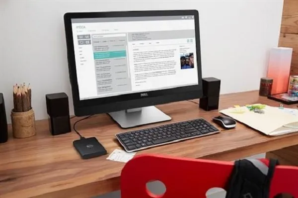 Cách tháo lắp màn hình máy tính để bàn an toàn bằng cách ngắt nguồn điện và xả điện tích dư