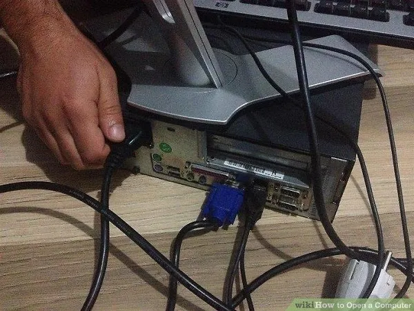 Lắp đặt lại các cổng phụ trợ và cáp tín hiệu trước khi kết nối dây nguồn chính của màn hình và CPU