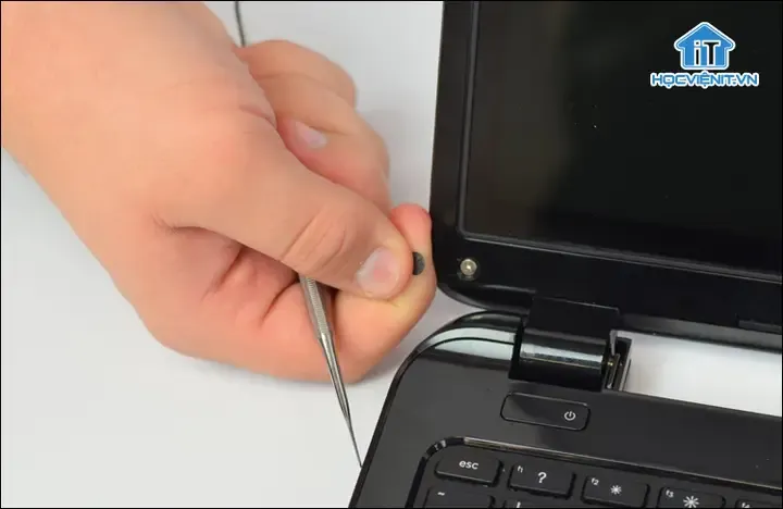 Bộ dụng cụ tháo lắp và vòng tay chống tĩnh điện ESD cần thiết cho việc sửa chữa máy tính HP