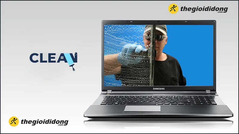 Người dùng đang vệ sinh laptop định kỳ để bảo vệ hiệu năng và tuổi thọ của thiết bị