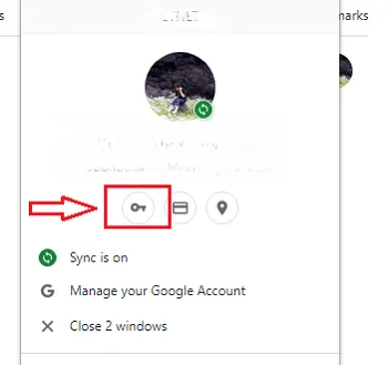 Click vào biểu tượng chìa khóa để vào mục xem mật khẩu tài khoản Facebook trên Chrome