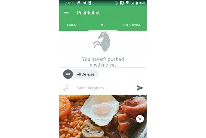 minh họa chuẩn bị kết nối cáp USB Type-C để thực hiện cách chuyển dữ liệu từ samsung sang máy tính