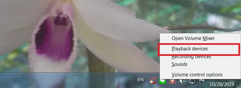 Menu Playback Devices (Thiết bị Phát lại), nơi người dùng xác định và quản lý các thiết bị đầu ra âm thanh đang hoạt động