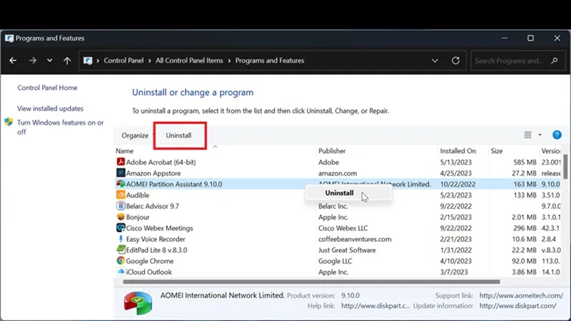 Giao diện Programs and Features trong Control Panel, nơi gỡ bỏ các ứng dụng không cần thiết để giải phóng dung lượng