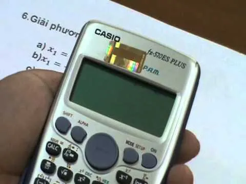 Giao diện máy tính Casio fx-570ms và các phương trình thường gặp
