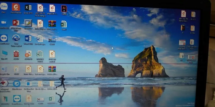 Kiểm tra Lỗi Panel Màn Hình Laptop Hoặc PC Dẫn Đến Hiện Tượng Sọc Ngang