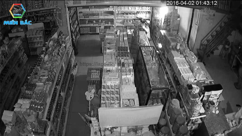 Hình ảnh đen trắng vào ban ngày khi camera máy tính gặp lỗi mất màu hoặc ánh sáng yếu