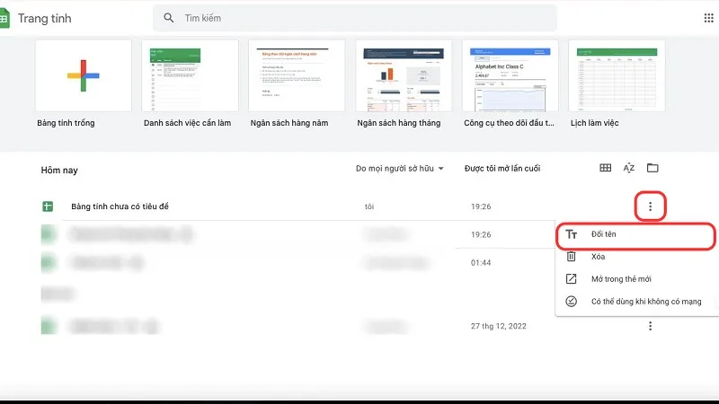 Thao tác mở menu đổi tên tệp tin trong Google Trang tính thông qua biểu tượng ba chấm.