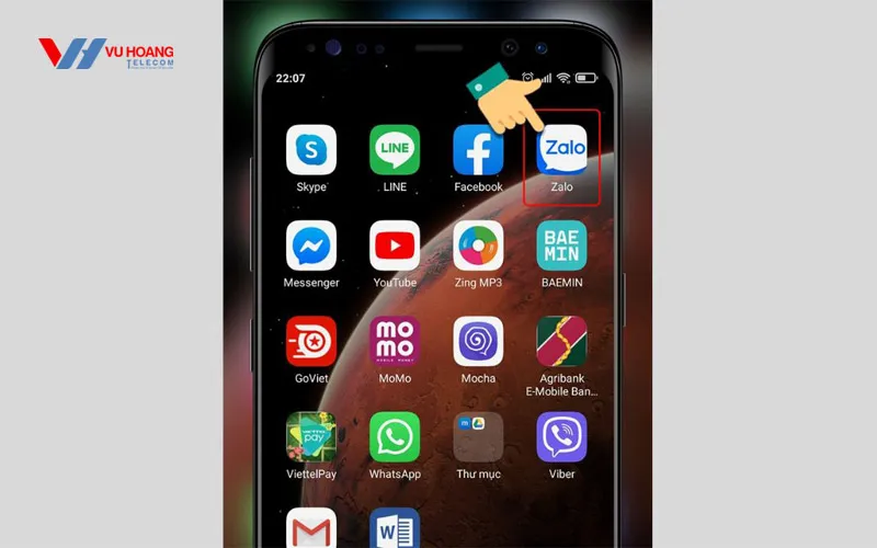 Mở ứng dụng Zalo trên điện thoại Android hoặc iOS để gửi tài liệu