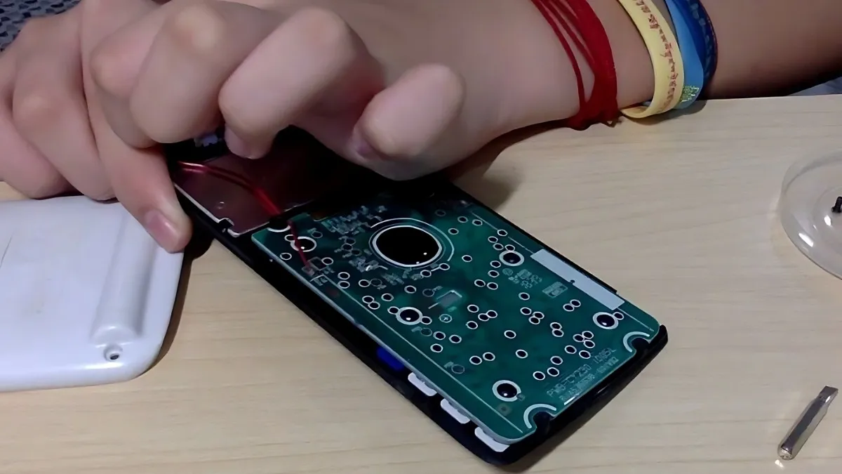 Cách thay pin máy tính Casio 580VNX bước 4