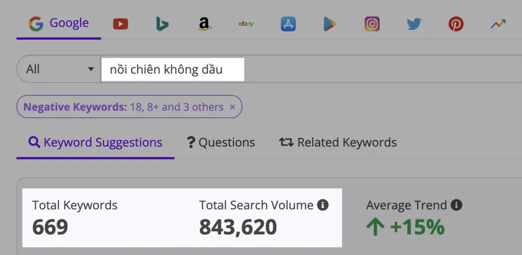 Giao diện công cụ Keyword Tool hiển thị danh sách từ khóa dài liên quan đến nồi chiên không dầu và lượng tìm kiếm (search volume)
