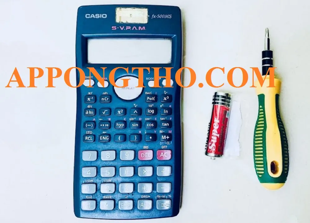 Kỹ thuật tháo lắp và kiểm tra linh kiện bên trong máy tính Casio để xác định nguyên nhân mờ màn hình