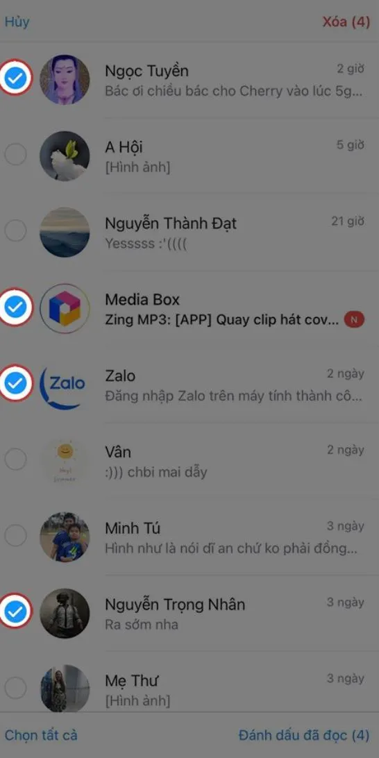 Minh họa cách chọn nhiều cuộc trò chuyện để xóa trên ứng dụng Zalo Mobile