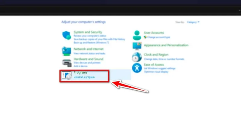 Vào Programs và chọn Uninstall a program để xem danh sách phần mềm đã cài đặt