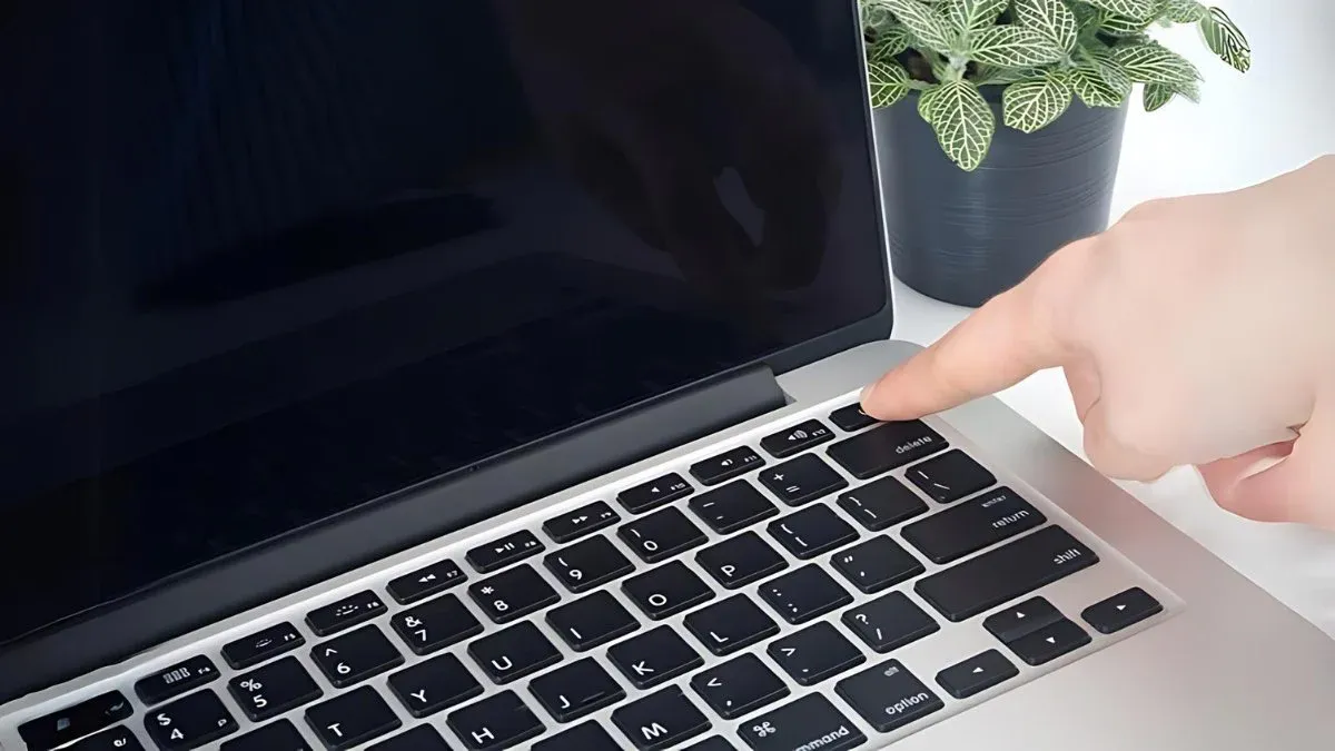 Kiểm tra dây nguồn và ổ cắm khi máy tính bật nguồn không lên