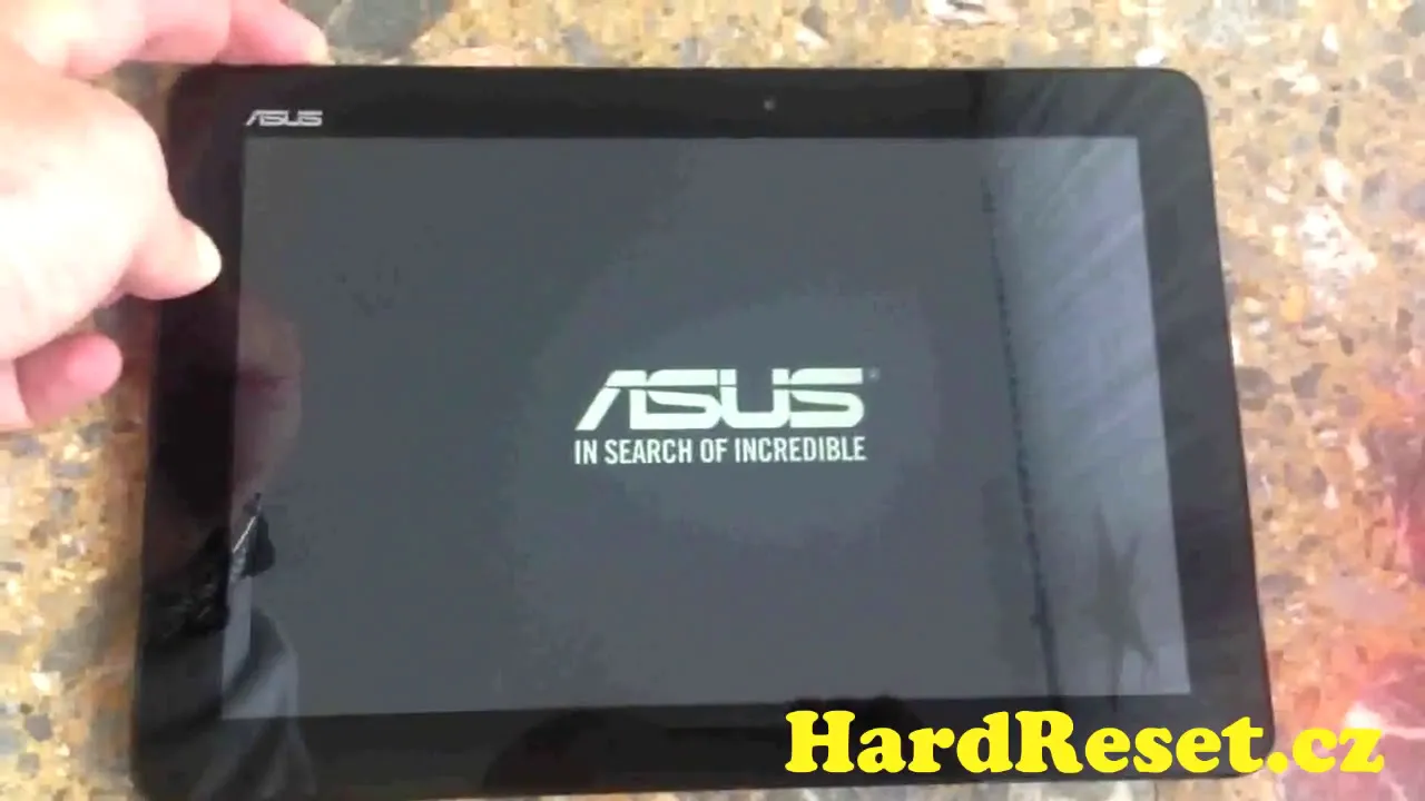 Màn hình Recovery Mode trên máy tính bảng Asus là nơi thực hiện lệnh hard reset