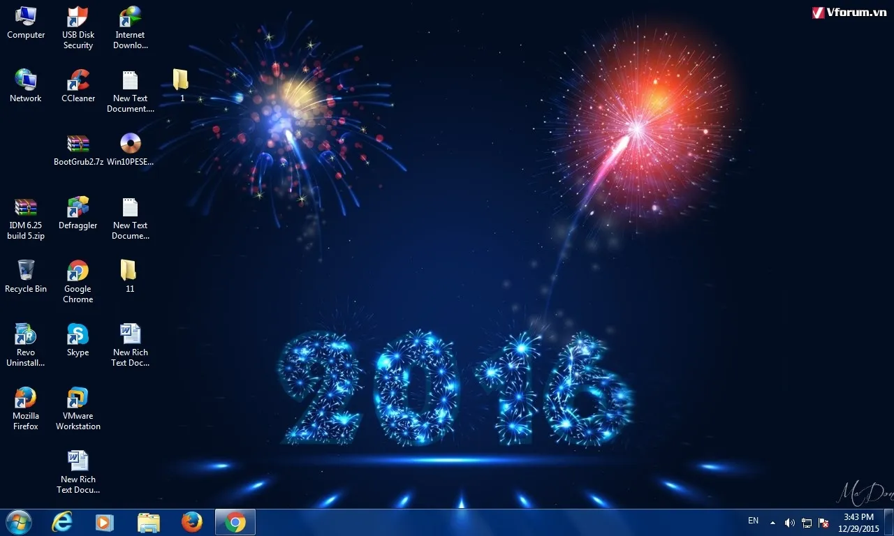 Màn hình máy tính Dell đa sắc màu sau khi áp dụng chế độ tự động thay đổi hình nền Slideshow