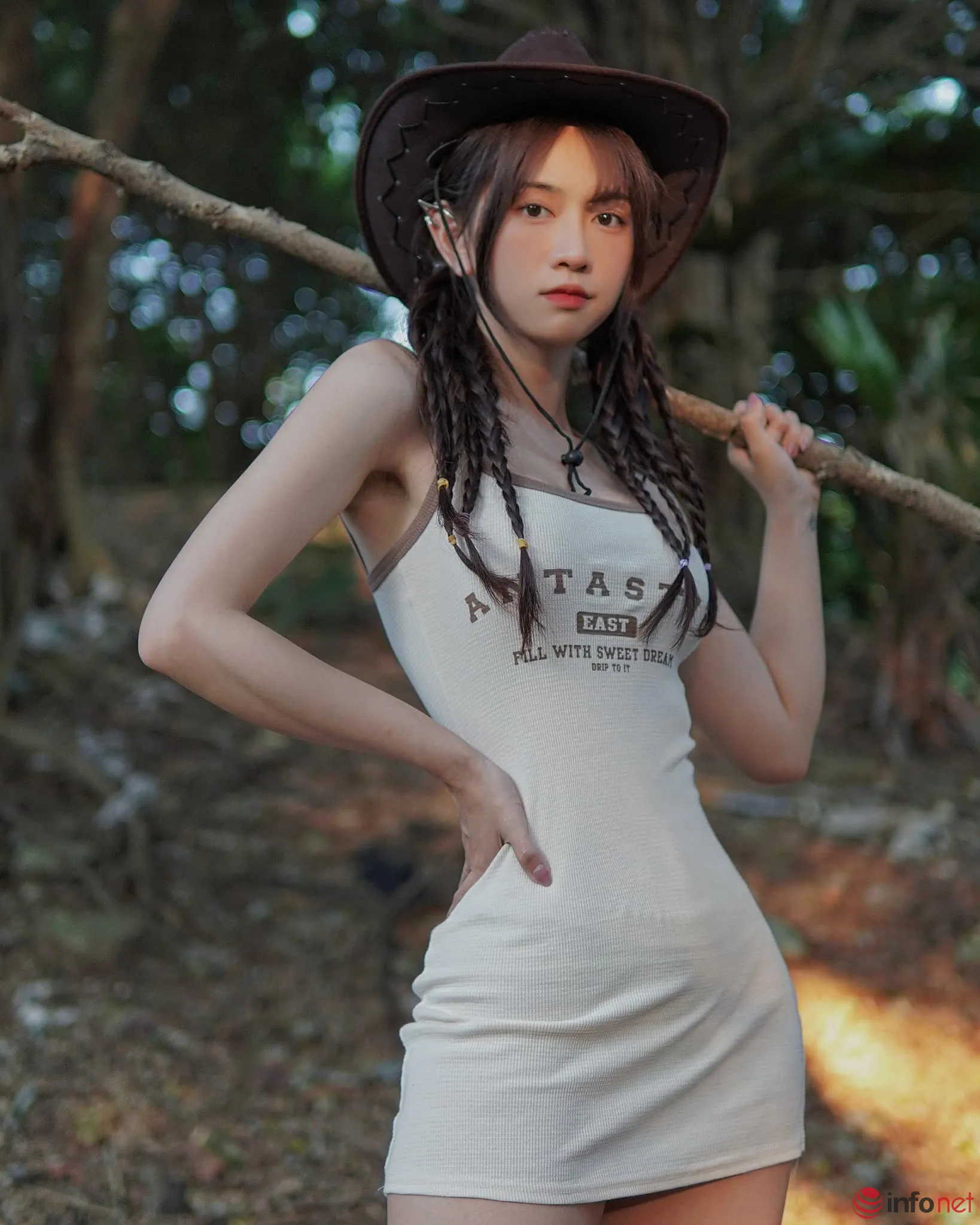 Hệ thống cửa hàng kinh doanh đồ handmade và dịch vụ vệ sinh giày da là nguồn thu nhập quan trọng của TikToker Lê Bống.