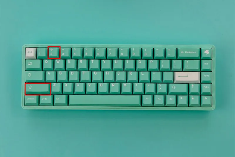 Sử dụng tổ hợp phím Shift + 2 để thực hiện cách gõ a còng trên máy tính Windows