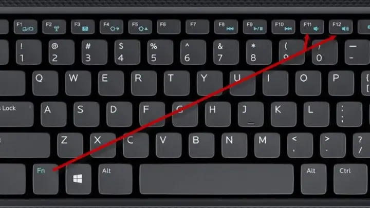 Minh họa các bước chuẩn bị kỹ thuật và kiểm tra âm lượng vật lý trước khi cấu hình bật loa trên máy tính