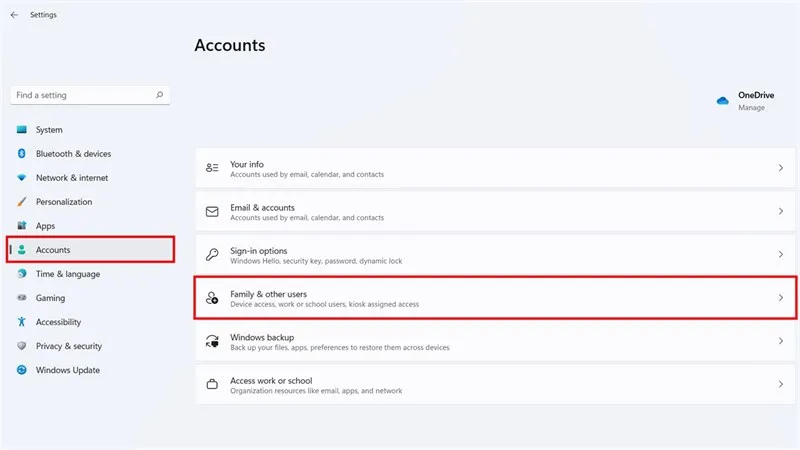 Giao diện Settings Windows 11 chọn System và Family & other users