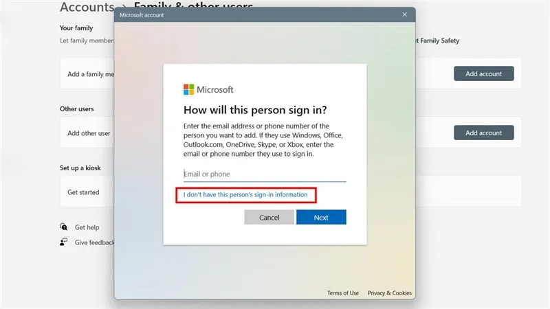 Chọn I don't have this person’s sign-in information để không dùng tài khoản Microsoft