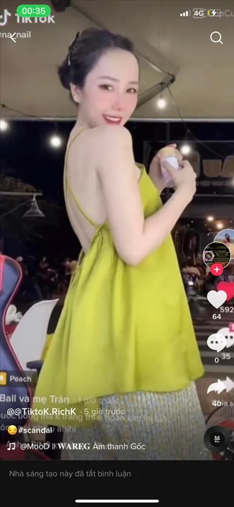 Ball và mẹ Trân trong một video trên TikTok