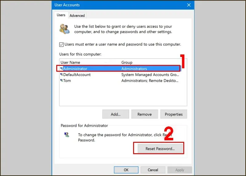 Cửa sổ User Accounts, chọn tài khoản và nút Reset Password để đổi mật khẩu