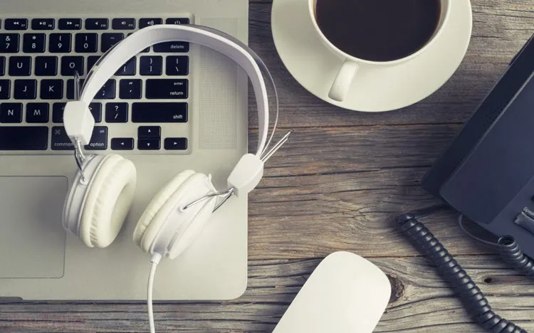 Tai nghe điện thoại sau khi đã kết nối thành công với máy tính bàn hoặc laptop