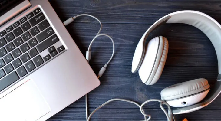 Vị trí cổng âm thanh 3.5mm combo jack trên thân laptop